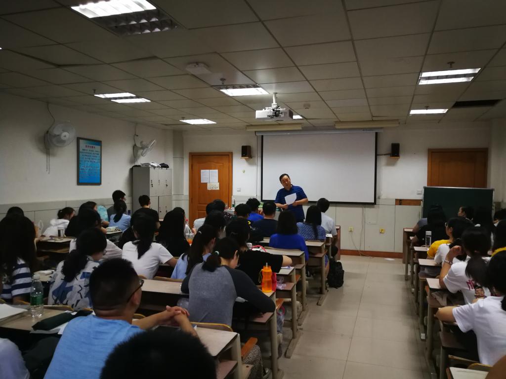 口腔医学院举行15级实习医生入科岗前培训教育
